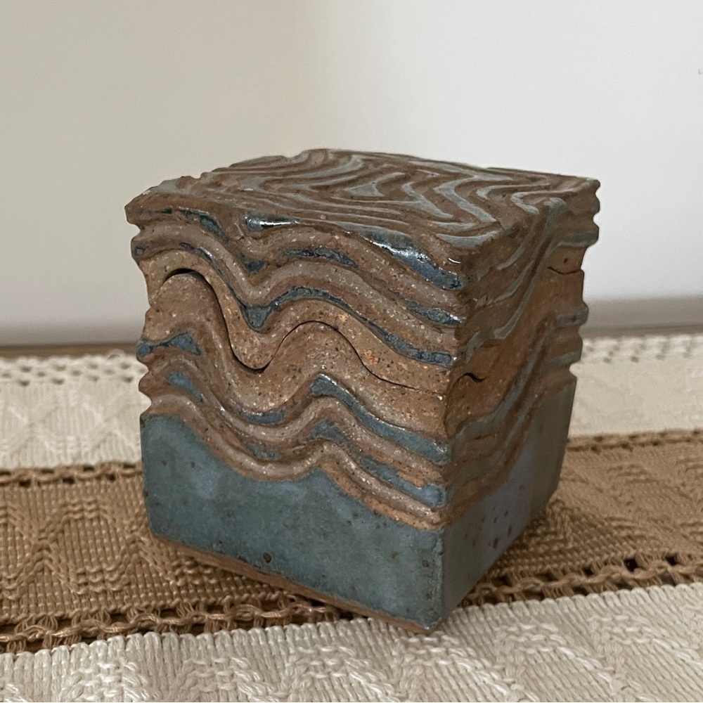 Handmade Artistic Wave Pattern Stone Box - Picture 5 of 11